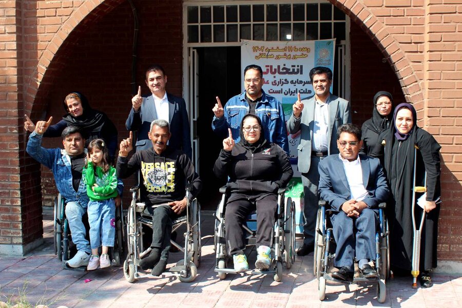 گزارش تصویری| حضور پر شور افراد دارای معلولیت، جامعه هدف و کارکنان بهزیستی خوزستان پای صندوق های رای