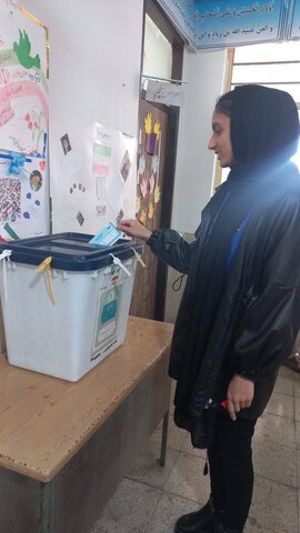 تجلی حضور رای اولی ها و جامعه هدف بهزیستی فارس پای صندوق های رای