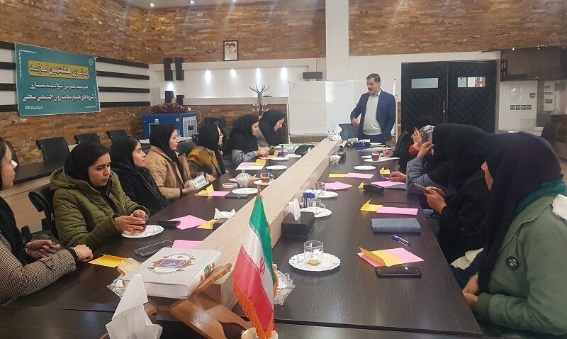 شاهین شهر و میمه |کارگاه تربیت مربی تسهیلگران گروههای همیار برگزار شد