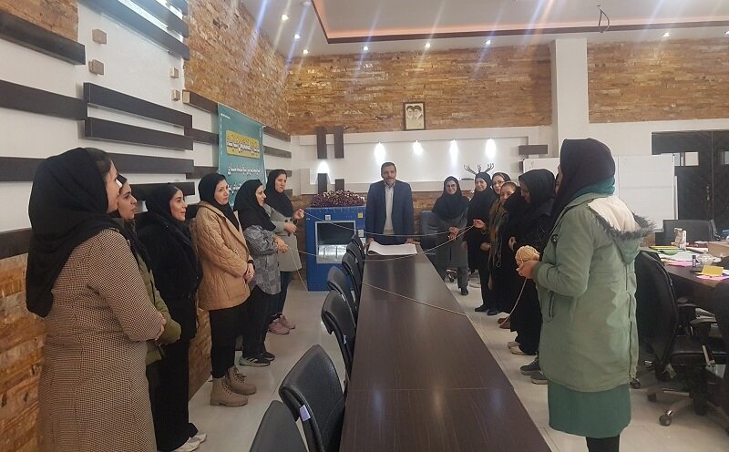 شاهین شهر و میمه |کارگاه تربیت مربی تسهیلگران گروههای همیار برگزار شد