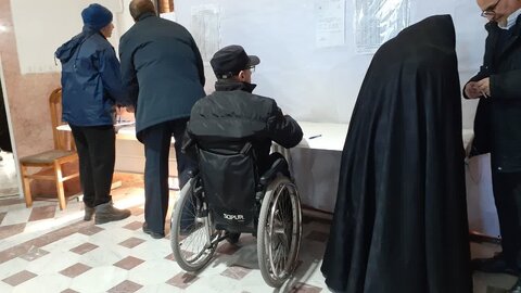 گزارش تصویری احضور پر شور افراد دارای معلولیت، جامعه هدف و کارکنان  بهزیستی پای صندوق های رای