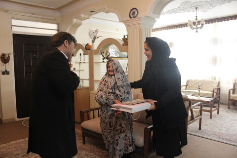 مسئولین بهزیستی استان البرز با خانواده های معزّز شهداء دیدار کردند