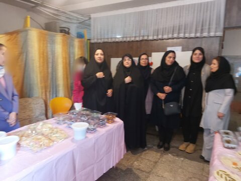 فرزندان مرکز درخشان امام رضا(ع) نمایشگاهی از آثار دستی به همراه جشنواره غذا برگزار کردند