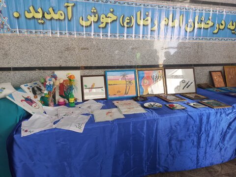 فرزندان مرکز درخشان امام رضا(ع) نمایشگاهی از آثار دستی به همراه جشنواره غذا برگزار کردند