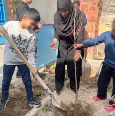 گزارش تصویری| غرس نهال توسط کودکان و نوجوانان مرکز علوی آذرشهر