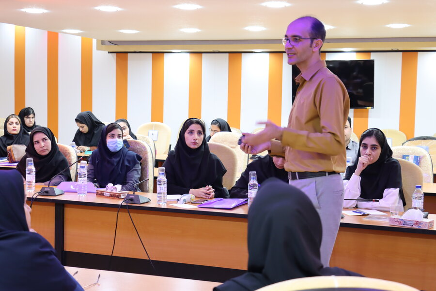 برگزاري كارگاه آموزش پيشگيري و مداخله در خودكشي در بهزیستی استان بوشهر