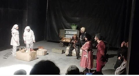 اجرای تور نمایشی پیک نیک در میدان جنگ در سالن نمایش افراد دارای معلولیت بهزیستی یاسوج