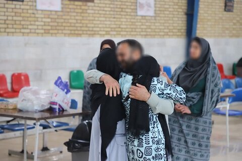 گزارش تصویری| دیدار فرزندانِ تحت پوشش بهزیستی با خانواده‌های خود در زندان وکیل آباد مشهد