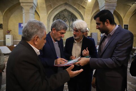 گزارش تصویری|حضور هوشیار مدیر کل بهزیستی فارس در میز ارتباطات مردمی مسجد وکیل با حضور استاندار فارس