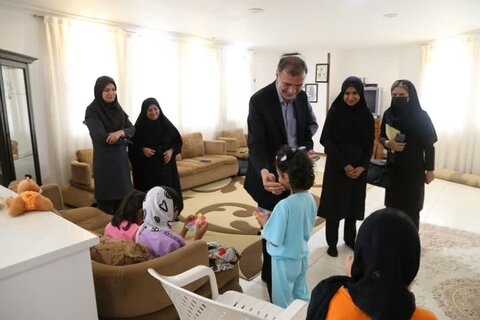 دیدار مسئولان استان با کودکان مراکز شبه خانواده در آستانه سال جدید