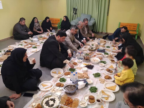 برگزاری ضیافت افطار همراه با فرزندان تحت حمایت بهزیستی در خانه شبانه روزی بانیان مهر رشت