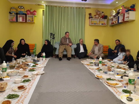 برگزاری ضیافت افطار همراه با فرزندان تحت حمایت بهزیستی در خانه شبانه روزی بانیان مهر رشت