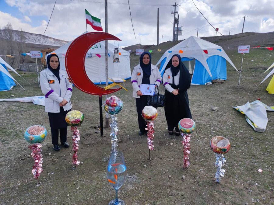 حضور کارشناسان اورژانس اجتماعی بهزیستی شهرستان چالدران در برنامه استقبال از میهمانان نوروزی