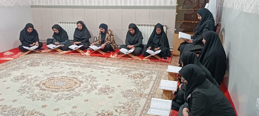 برگزاری محفل انس با قرآن ویژه بانوان کارمند بهزیستی شاهین دژ