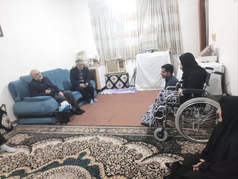 دیدار استاندار بوشهر با خانواده تحت پوشش بهزیستی در شهر بوشهر
