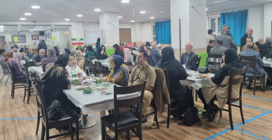 کرج | ضیافت افطار با حضور مدیر بهزیستی کرج در مرکزخیریه توانبخشی آموزشی رعد کرج برگزار شد