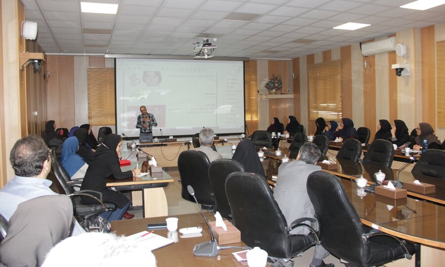 استفاده از زبان اشاره یکی از جنبههای مناسب در حمایت از افراد ناشنوا است