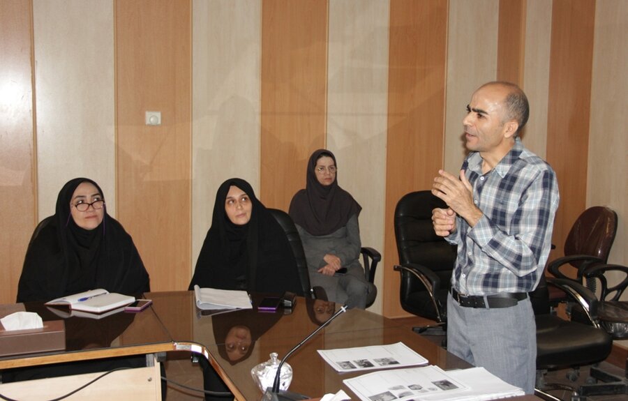 استفاده از زبان اشاره یکی از جنبههای مناسب در حمایت از افراد ناشنوا است