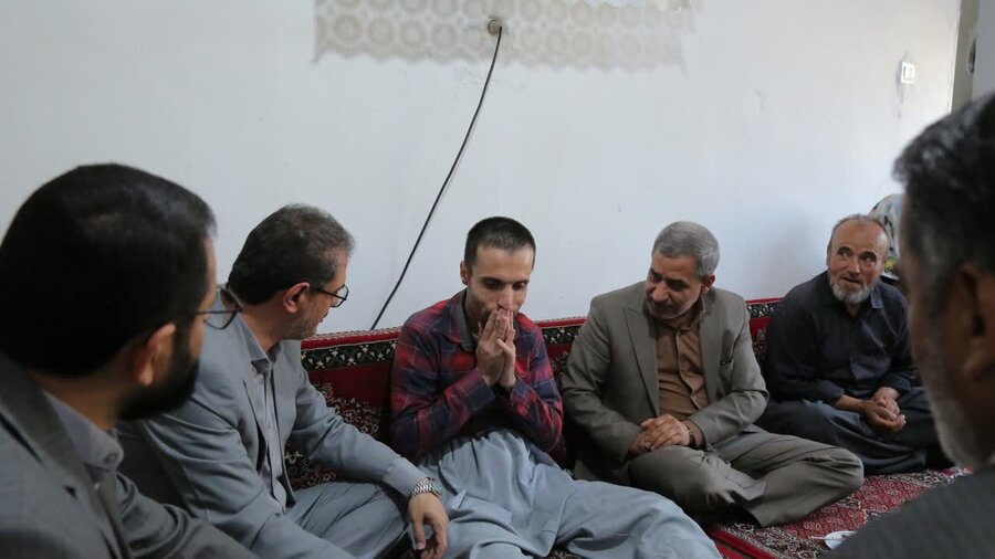 استاندار کردستان با مددجوی حافظ کل قرآن دیدار کرد