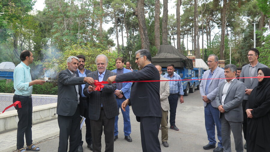 توزیع ۱۴ سری جهیزیه به ۱۴ زوج تحت پوشش بهزیستی