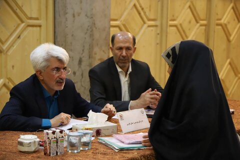 حضور مدیر کل بهزیستی فارس در میز ارتباطات مردمی