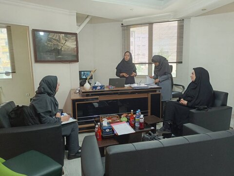 بازدید کارشناس دفتر امور خانواده و بانوان بهزیستی کشور از دفتر امور بانوان بهزیستی شهر تهران