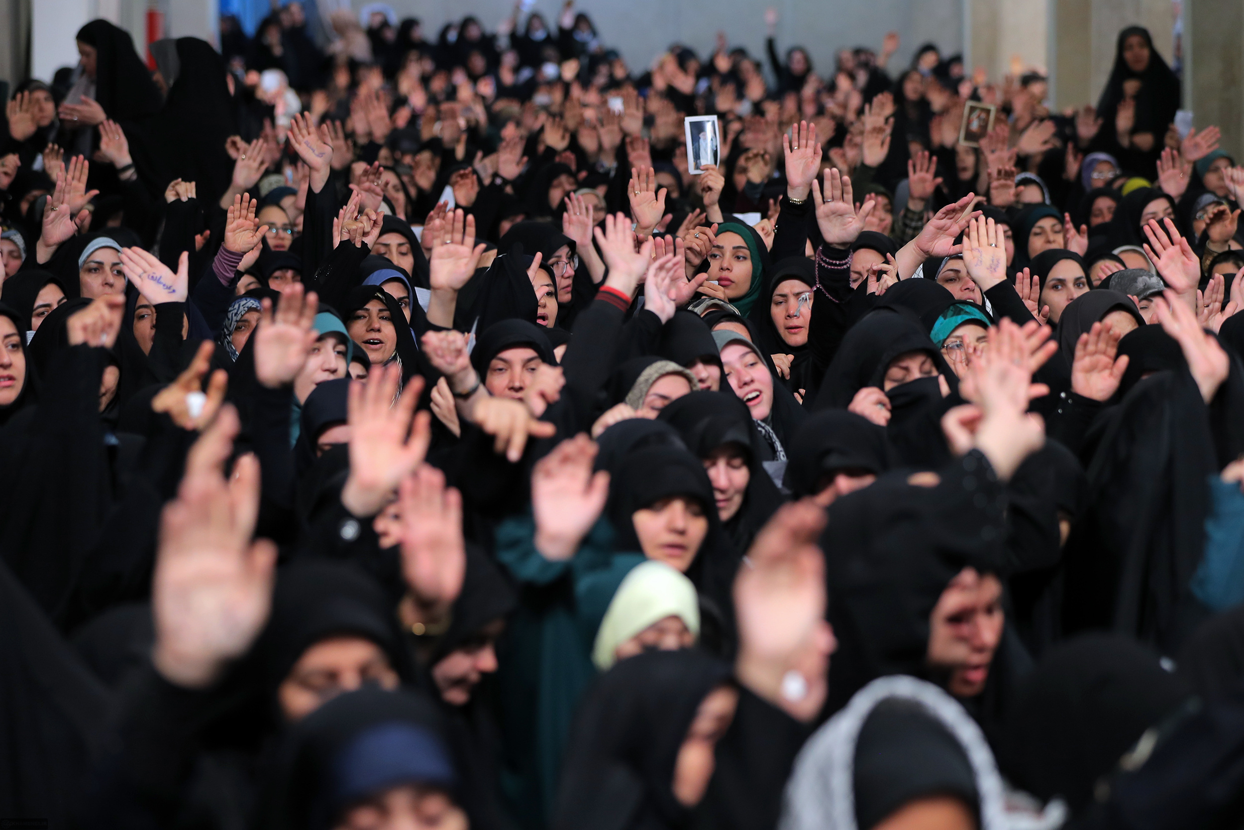 دیدار کارکنان بهزیستی گیلان و جمعی از جامعه کارگری استان با مقام معظم رهبری