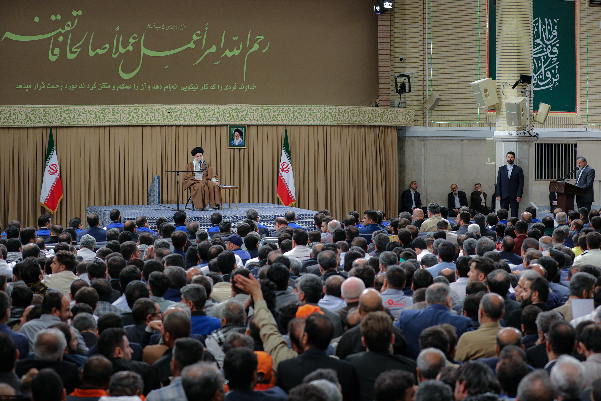 دیدار کارکنان بهزیستی گیلان و جمعی از جامعه کارگری استان با مقام معظم رهبری