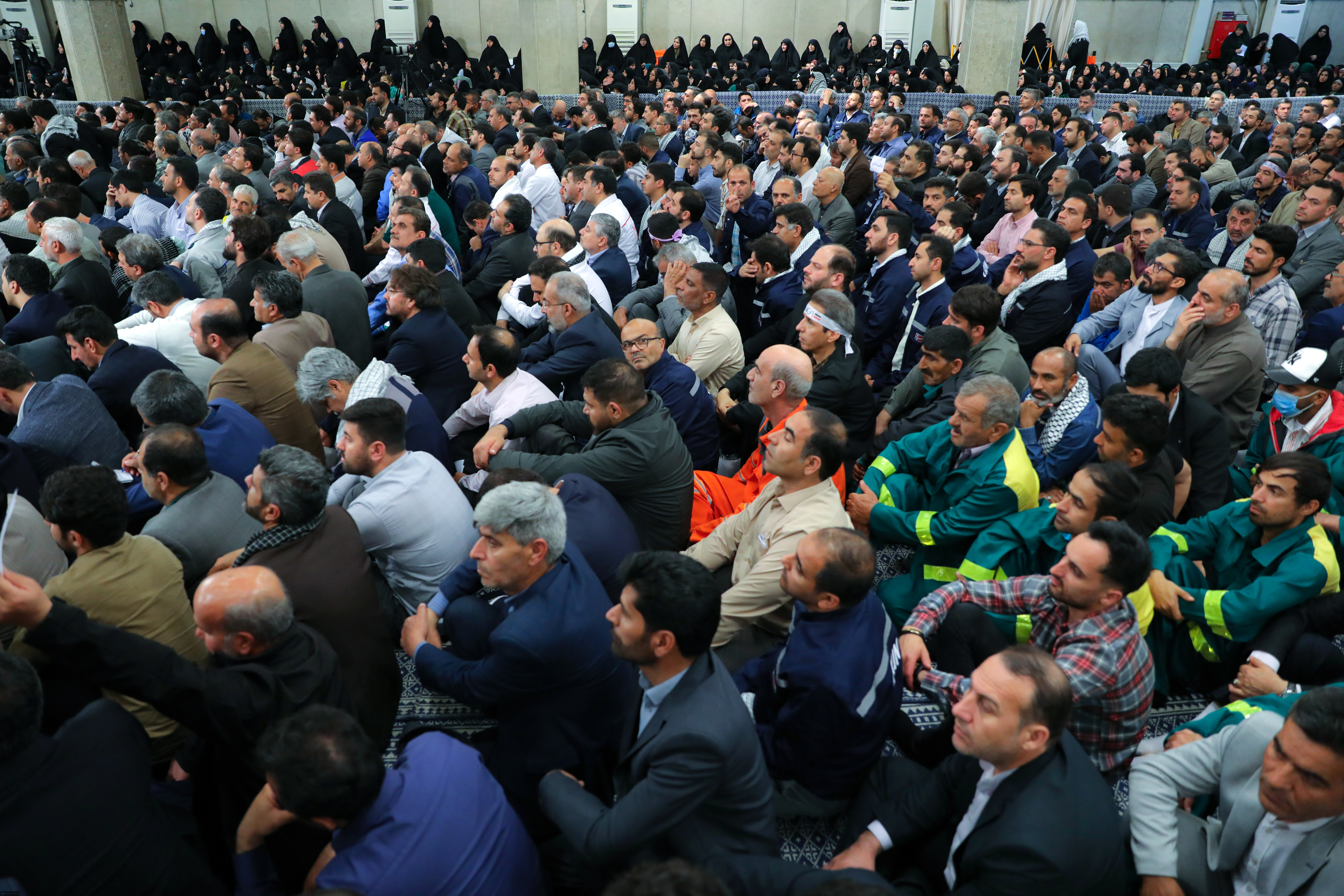 دیدار کارکنان بهزیستی گیلان و جمعی از جامعه کارگری استان با مقام معظم رهبری