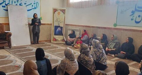 مرکز مشاوره فانوس آرامش دوره آموزشی فرزند پروری برای والدین یکی از مدارس شهر مهستان برگزار کرد