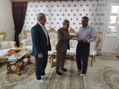 مدیر کل بهزیستی کردستان با همکار بازنشسته دیدار کرد
