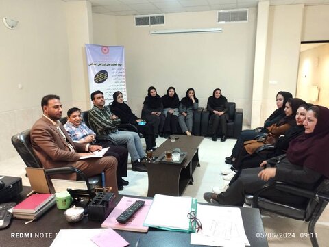 شیراز|بازدید و گفتگوی مدیر بهزیستی شیراز با همکاران اورژانس اجتماعی صدرا در مرکز