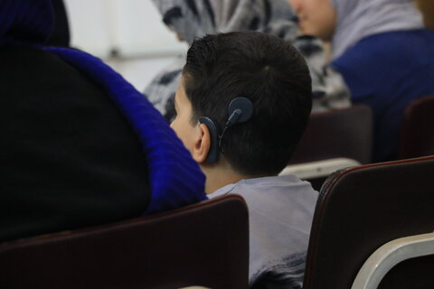 انجام ۱۳۰ مورد جراحی موفقیت آمیز کاشت حلزون شنوایی بر روی افراد ناشنوا یک دستاورد ارزشمند برای استان گیلان است