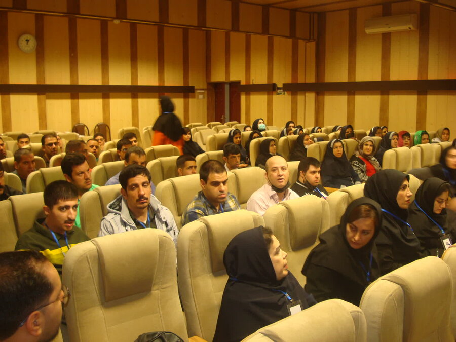 به گزارش روابط عمومی اداره بهزیستی شهرستان ملایردراین کارگاه که باحضورسرکارخانم زارعی وخانم سناعی ازکارشناسان همدان ومددجویان ومربیان دومرکزبرگزارشدسر