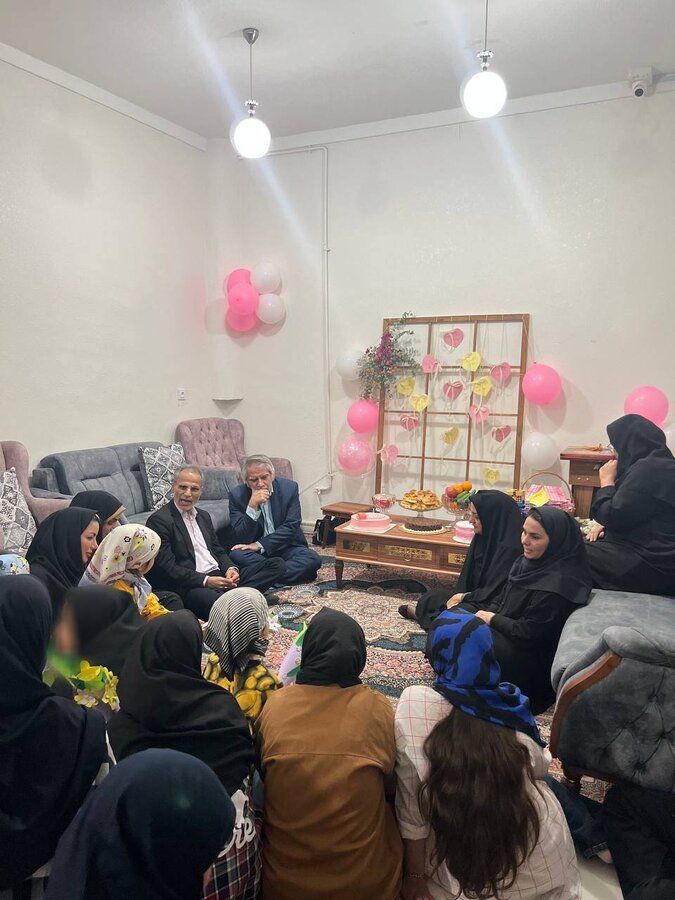 دبدار مدیر کل بهزیستی استان بوشهر با فرزندان دختر تحت نظارت