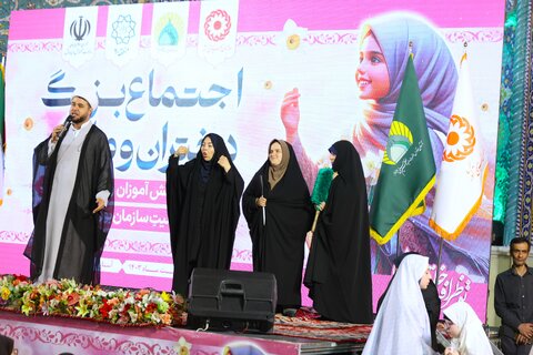 اجتماع بزرگ دختران و مادران با حضور دانش آموزان و دختران توانمند دارای معلولیت سازمان بهزیستی کشور