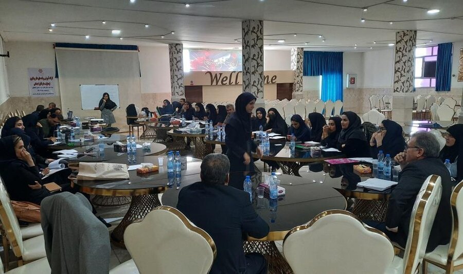 فریدن| برگزاری کارگاه آموزشی دفتر پیشگیری از معلولیتها و تلفیق اجتماعی ویژه شهرستانهای غرب استان