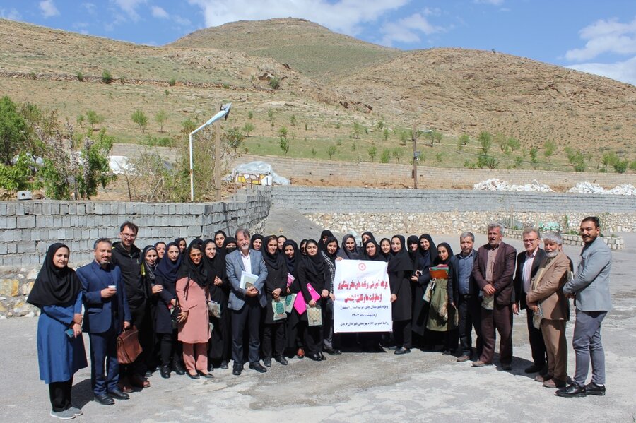 فریدن| برگزاری کارگاه آموزشی دفتر پیشگیری از معلولیتها و تلفیق اجتماعی ویژه شهرستانهای غرب استان