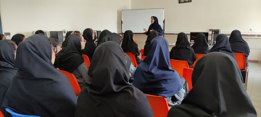 تویسرکان| آگاه‌سازی و آموزش مهارتهای خود مراقبتی به دختران هنرستان فاطمه الزهرا