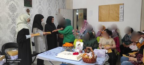 دختران حرفه آموز شهرستان ساوجبلاغ روز دختر را در کنار مادرانشان جشن گرفتند