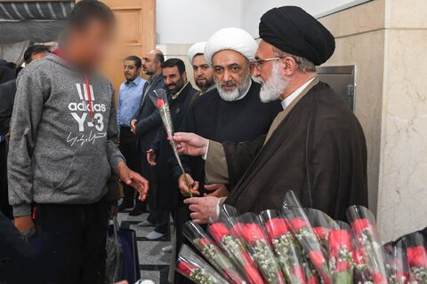 اعزام مددجویان زائر اولی سازمان بهزیستی به مشهد مقدس، همزمان با دهه کرامت