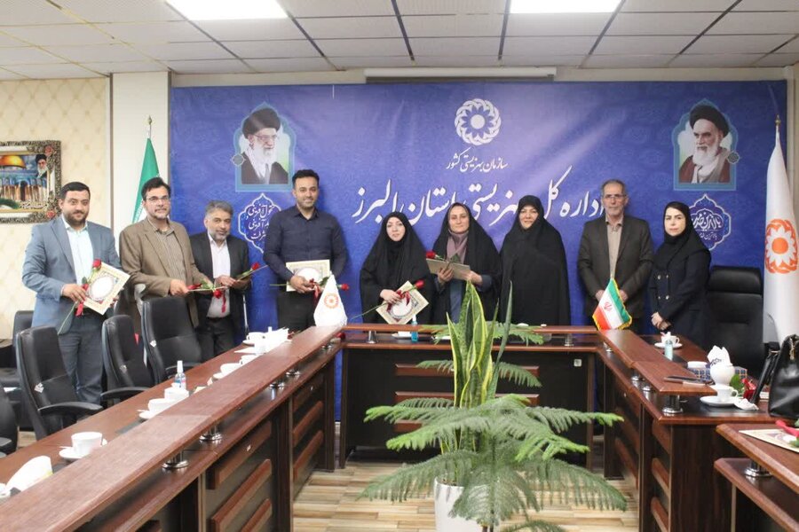 نشست صمیمی مدیرکل بهزیستی استان البرز با کارشناسان و رابطین روابط عمومی
