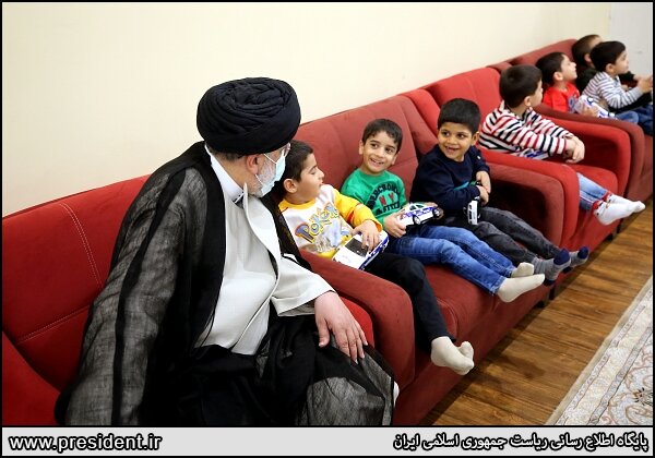 بازدید رئیس جمهور از شیرخوارگاه بازدید رئیس جمهور از شیرخوارگاه