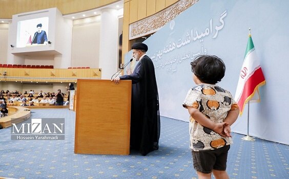 حضور رئیس جمهور در برنامه آغوش سیمرغ حضور رئیس جمهور در برنامه آغوش سیمرغ