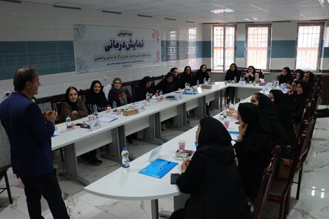 گزارش تصویری| برگزاری دوره آموزشی نمایش درمانی در بهزیستی استان