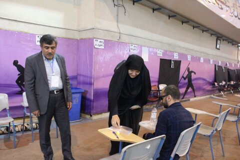 گزارش تصویری | آزمون استخدامی ویژه افراد دارای معلولیت همزمان با سراسر کشور در البرز برگزار شد
