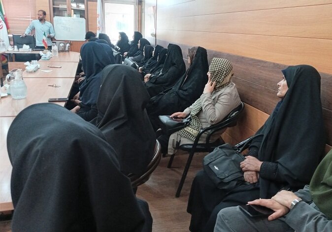 گلپایگان| نشست بصیرتی برای مشارکت حداکثری در انتخابات