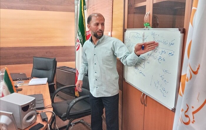 گلپایگان| نشست بصیرتی برای مشارکت حداکثری در انتخابات