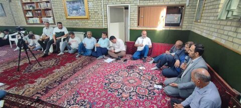 میز ارتباط مردمی با حضور فرماندار و رئیس بهزیستی در روستای فشندک طالقان