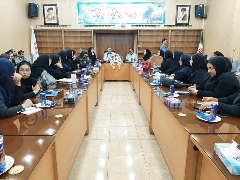 اصفهان| نشست روشنگری با موضوع دستاوردهای انقلاب اسلامی و اهمیت حضور در انتخابات